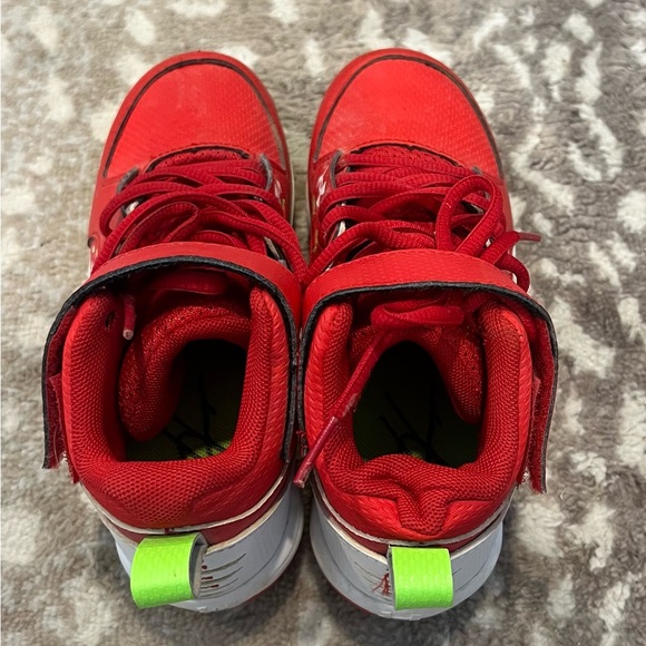 Under Armour Cleats - Picture 5 of 6